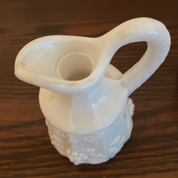 Vintage Milk Glass Westmoreland Grape Design Oil & Vinegar Cruet with Stopper - Picture 6 of 14